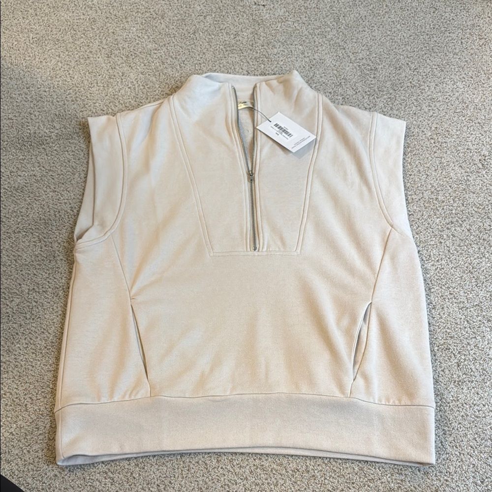 Stile Women's Cream Sleeveless Top‎ Size Small NWT